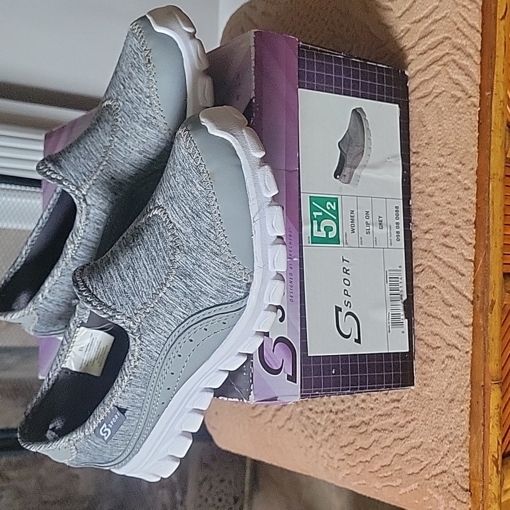 Skechers sport slip on